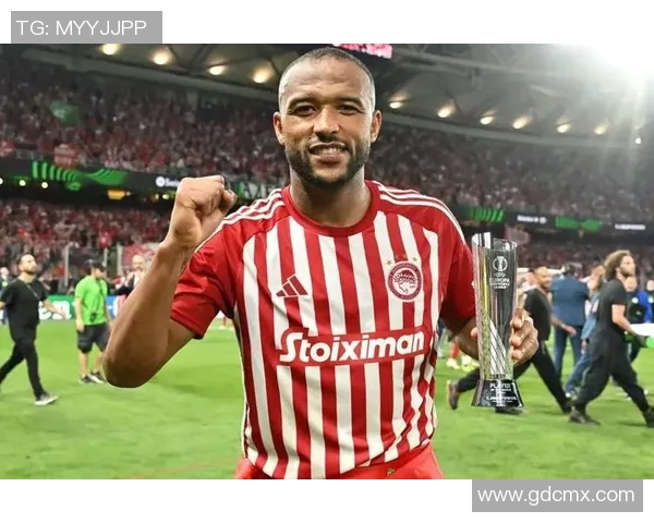 西班牙中后卫的足球传奇之路与明星生涯的精彩瞬间